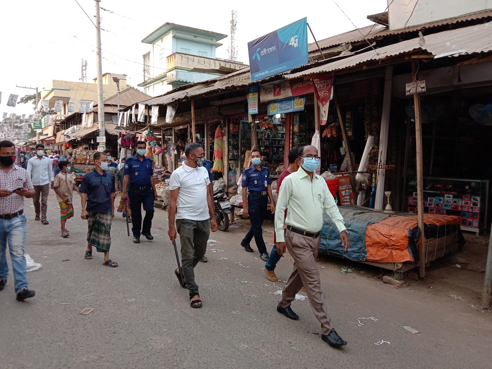 চরফ্যাশনে মাস্ক না পড়ায় ২৪জনকে ভ্রাম্যমান আদালতের জরিমানা
