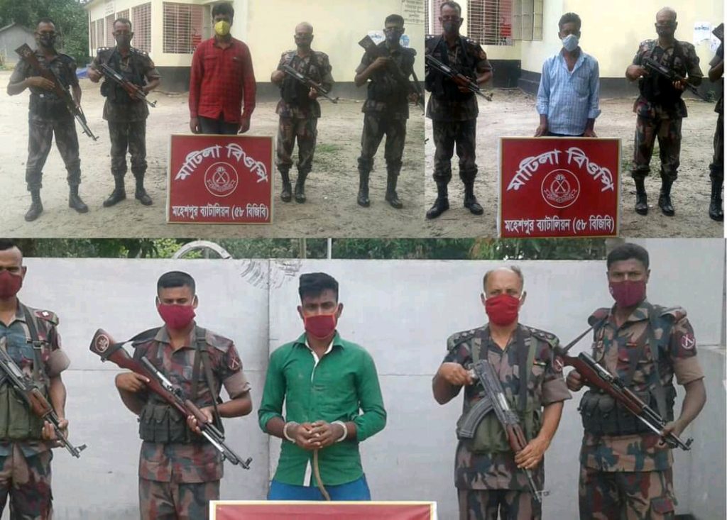 মহেশপুর সীমান্তে অবৈধভাবে বাংলাদেশে প্রবেশের সময় আটক ৪