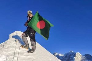 এবার লোবুচে শৃঙ্গ জয় করলেন নিশাত