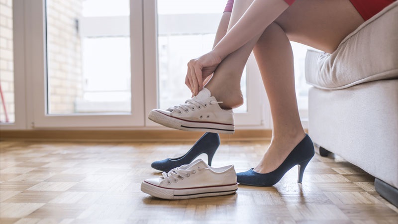 জুতাটিও হতে পারে আপনার হাঁটুব্যথার কারণ