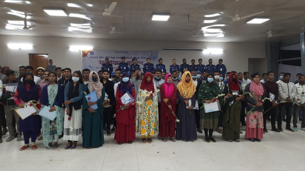 জয়পুরহাটে ১০৩ টাকায় পুলিশে চাকরি পেল ১৯ জন