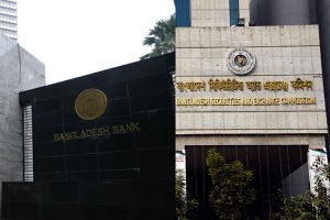 পুঁজিবাজারে দরপতন:  আলোচনায় বসবে বাংলাদেশ ব্যাংক-বিএসইসি