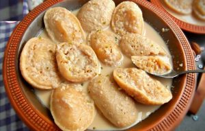 শীতের শুরুতেই বাসায় তৈরি করুন দুধ চিতই