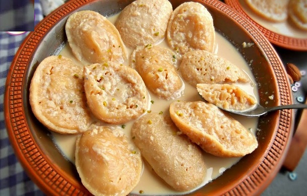 শীতের শুরুতেই বাসায় তৈরি করুন দুধ চিতই