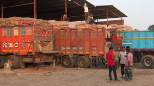 হিলিতে পেঁয়াজর কেজি ২৩ টাকা