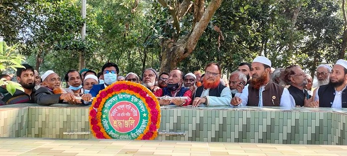 ত্রিশালে বীরমুক্তি যোদ্ধা বারী মাষ্টারের সমাধীতে শ্রদ্ধা নিবেদন