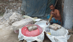 বছরে বিক্রি দেড় কোটি টাকার চুন