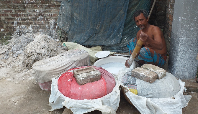 বছরে বিক্রি দেড় কোটি টাকার চুন