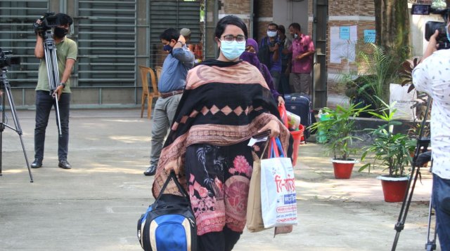 বিবাহিত ছাত্রীরাও থাকতে পারবে ঢাবির হলে