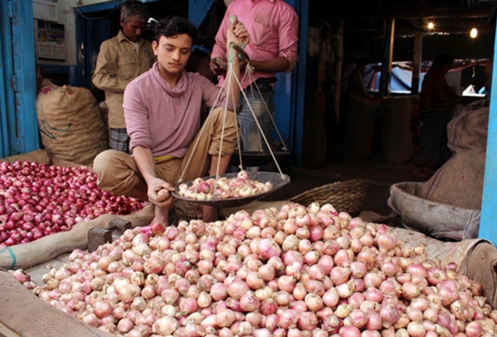 উত্তরে পেঁয়াজ সংকটে ঝাঁজ দ্বিগুণ