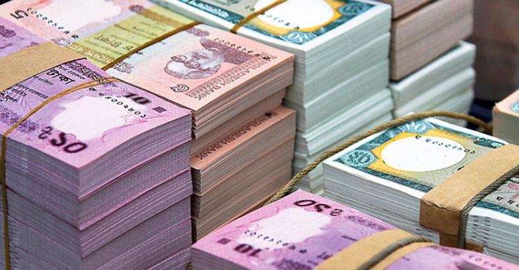 ঈদের আগে বিশেষ বুথে সাধারণ মানুষের কাছে নতুন নোট বিনিময় করতো কেন্দ্রীয় ব্যাংক। করোনা মহামারি আসার পর গত দুই বছর ধরে সেটি বন্ধ রাখা হয়। এবার সংক্রমণ কমে আসায় পবিত্র ঈদুল ফিতর উপলক্ষে ফের ব্যাংকগুলোর মাধ্যমে নতুন নোট বাজারে ছাড়ছে কেন্দ্রীয় ব্যাংক।