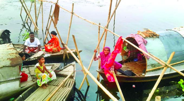 ঘর পেলো বেদে পরিবার