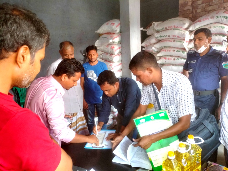 আত্রাইয়ে চালের বাজারে অভিযান