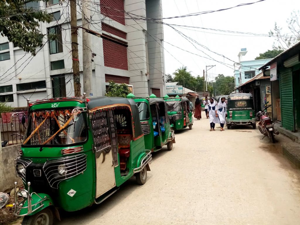 অবৈধ পার্কিংয়ে দুর্ভোগ চরমে