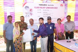 নেত্রকোনায় বন্যাদুর্গত মানুষের পাশে হুয়াওয়ে