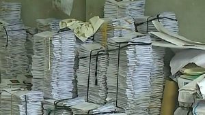 কাগজের দাম বৃদ্ধিতে বই সংকট