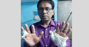 চাঁদাবাজির মামলা করায় শিক্ষাকর্মকর্তাকে হাতুড়িপেটা