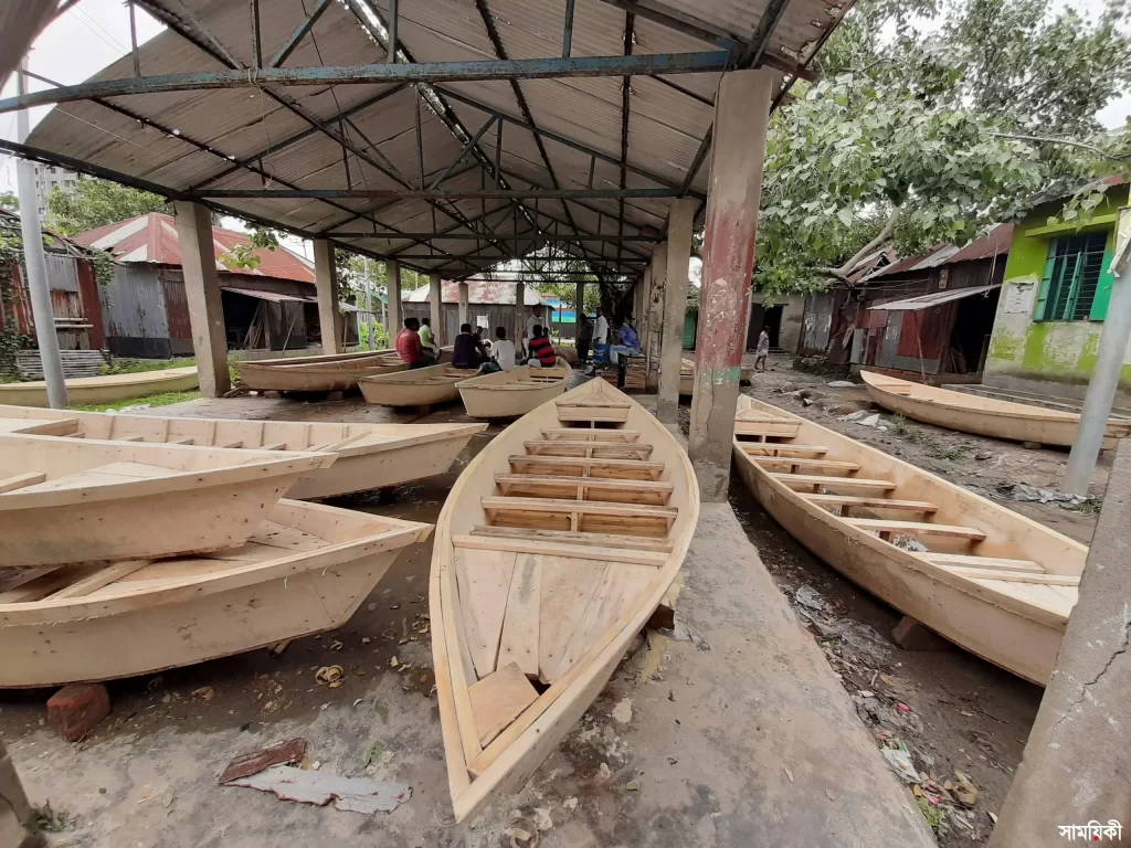 নৌকা তৈরি-বিক্রির ধুম