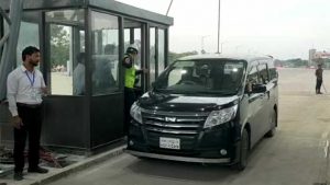 প্রথমবার টোল দিয়ে পদ্মা সেতু পার হলো গাড়ি