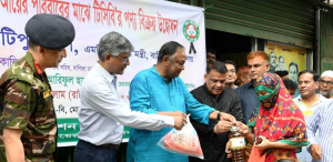 ট্রাক নয় টিসিবির পণ্য ডিলারদের হাতে