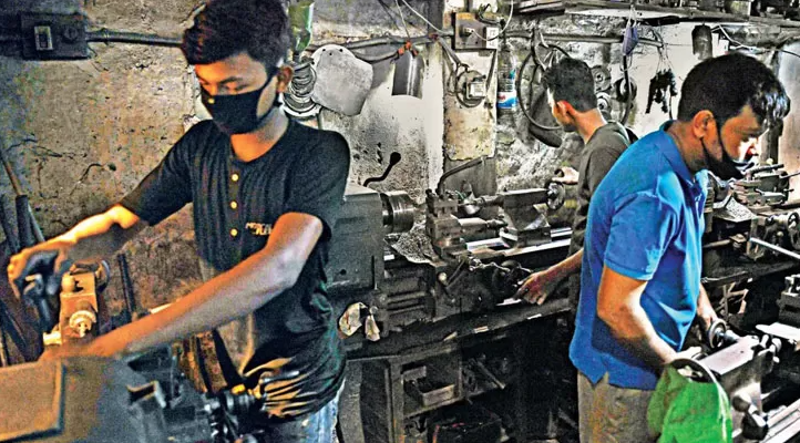 দক্ষকর্মীর অভাবে ধুঁকছে ছোটশিল্প