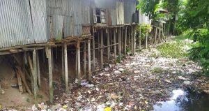 আবর্জনা গিলছে খাল