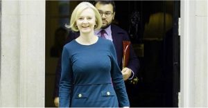 কম সময় প্রধানমন্ত্রী থাকার রেকর্ড গড়লেন লিজ ট্রাস