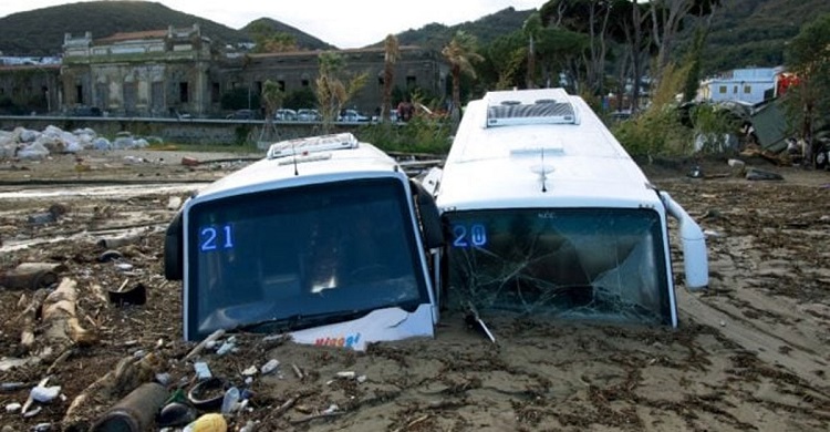 ইতালিতে ভূমিধসে নিহত ৭, জরুরি অবস্থা জারি