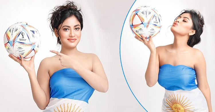পতাকা গায়ে জড়িয়ে আর্জেন্টিনাকে সমর্থন জানালেন নায়িকা