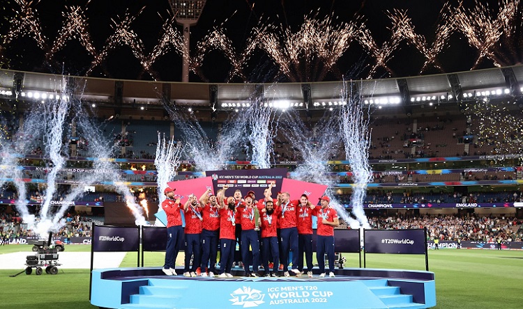 পাকিস্তানকে হারিয়ে টি-টোয়েন্টি বিশ্ব চ্যাম্পিয়ন ইংল্যান্ড