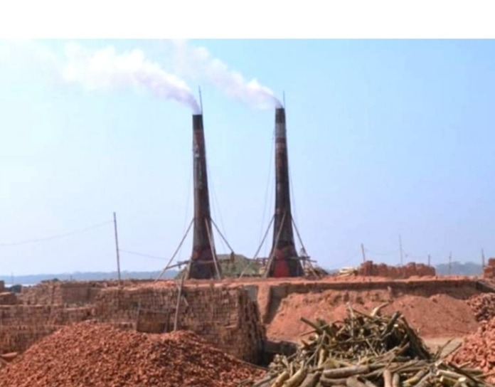 গ্রামীণ সড়কের মাটি ইটভাটায় বিক্রি