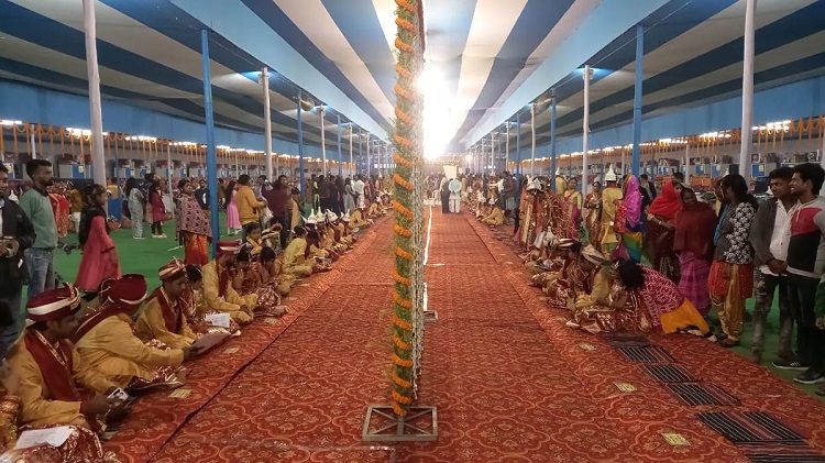 এক আসরে বিয়ে করলেন ১০১ যুগল!