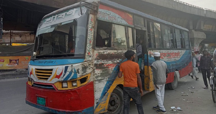 গণসমাবেশের পর রাজধানীতে সীমিত আকারে বাস চলাচল শুরু