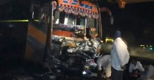 গুজরাটে বাস-গাড়ি মুখোমুখি সংঘর্ষে নিহত ৯