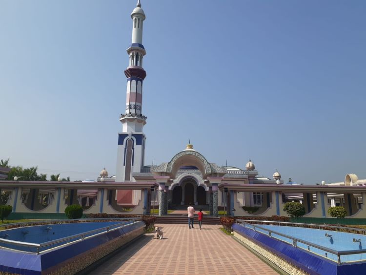 গুঠিয়া মসজিদের নয়নাভিরাম স্থাপত্যশৈলি