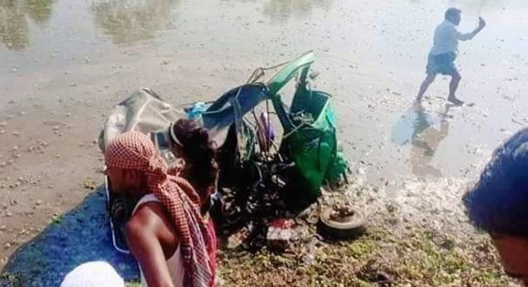 ট্রেনের ধাক্কায় ছিটকে পড়ে নারীসহ নিহত ৪