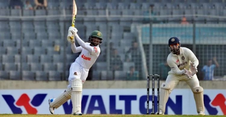 ঢাকা টেস্ট প্রথম দিনেই অস্বস্তিতে বাংলাদেশ