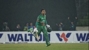 মিরাজ-সাকিব বীরত্বে রুদ্ধশ্বাস জয় পেলো বাংলাদেশ