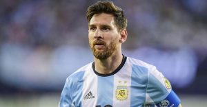 মেসি আমার সঙ্গে বাজে ব্যবহার করেছে- ডাচ ফরোয়ার্ড