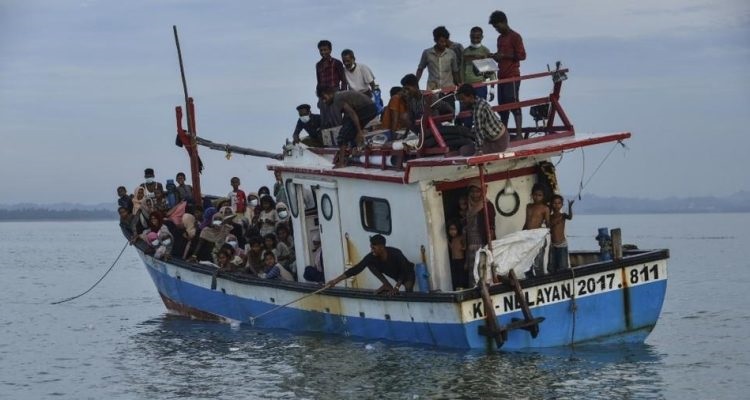 সাগরে ভেসে থাকা ১৮০ রোহিঙ্গার মৃত্যুর আশঙ্কা