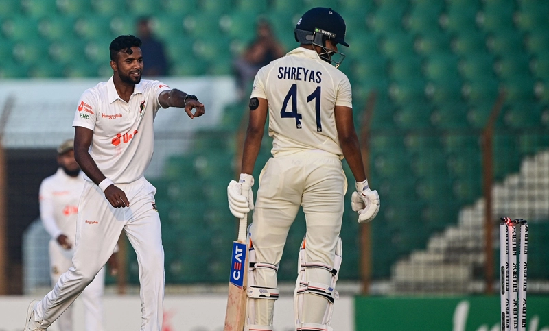 ৪০৪ রানে গুটিয়ে গেল ভারত