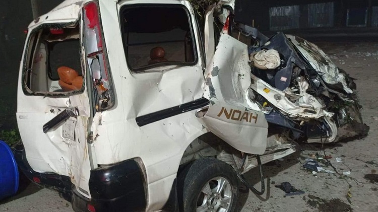 ঘন কুয়াশায় ত্রিমুখী সংঘর্ষে বিদেশ ফেরত যাত্রীসহ নিহত ৫