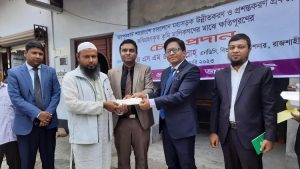 জয়পুরহাটে ভূমি অধিগ্রহণের ক্ষতিপূরণের চেক বিতরণ