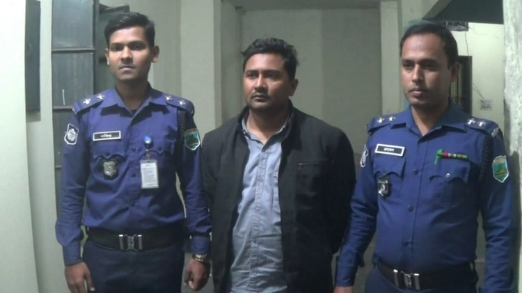 বিদেশে পালানোর সময় ধর্ষণ মামলার আসামি গ্রেপ্তার
