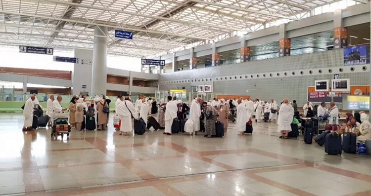 হজযাত্রী নিয়ে জেদ্দায় পৌঁছেছে বাংলাদেশ বিমানের প্রথম ফ্লাইট