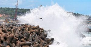 আরব সাগরে সৃষ্ট ঘূর্ণিঝড় বিপর্যয় প্রচণ্ড শক্তি নিয়ে উপকূলের দিকে ধেয়ে আসছে। আগামী ১৫ জুন এটি পাকিস্তানের কেটি বন্দর এবং ভারতের গুজরাটে আঘাত হানতে পারে। পাকিস্তানের আবহাওয়া দপ্তর রোববার এ তথ্য জানায়। খবর দ্য ডনের