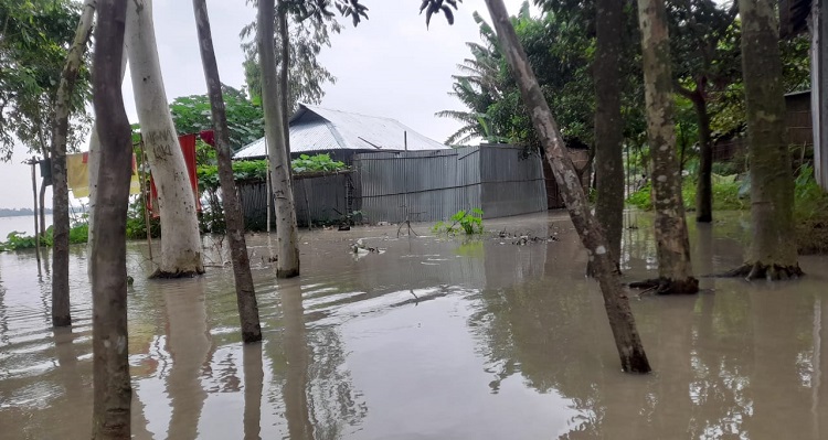 কুড়িগ্রামে হুঁ হুঁ করে বাড়ছে নদ-নদীর পানি