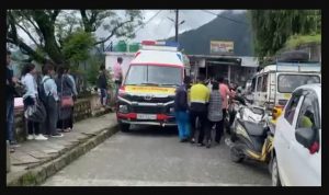 ভারতের উত্তরাখণ্ডের একটি সেতুর ওপর বিদ্যুৎস্পৃষ্ট হয়ে অন্তত ১৫ জন নিহত হয়েছেন। নিহতদের মধ্যে একজন পুলিশ সদস্য, তিনজন নিরাপত্তারক্ষী রয়েছেন।