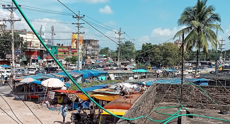 পাবনায় প্রভাবশালীদের দখলে সওজের জায়গা
