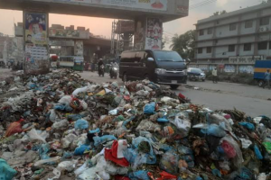 মহাসড়ক যেন ময়লার ভাগাড়